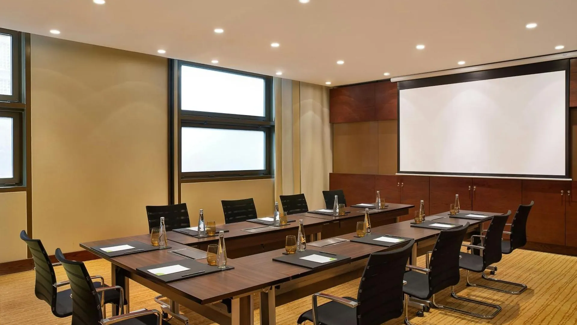 Hotel Courtyard By Marriott World Trade Center, Abu Zabi 4*,  Zjednoczone Emiraty Arabskie